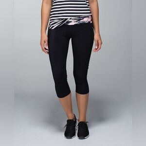 Lululemon Like New Water Bound Crop Leggings in Black / Wamo Camo Barely pink